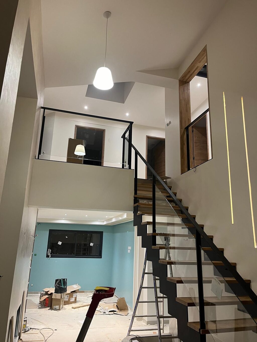 Escalier double limon, garde-corps verre