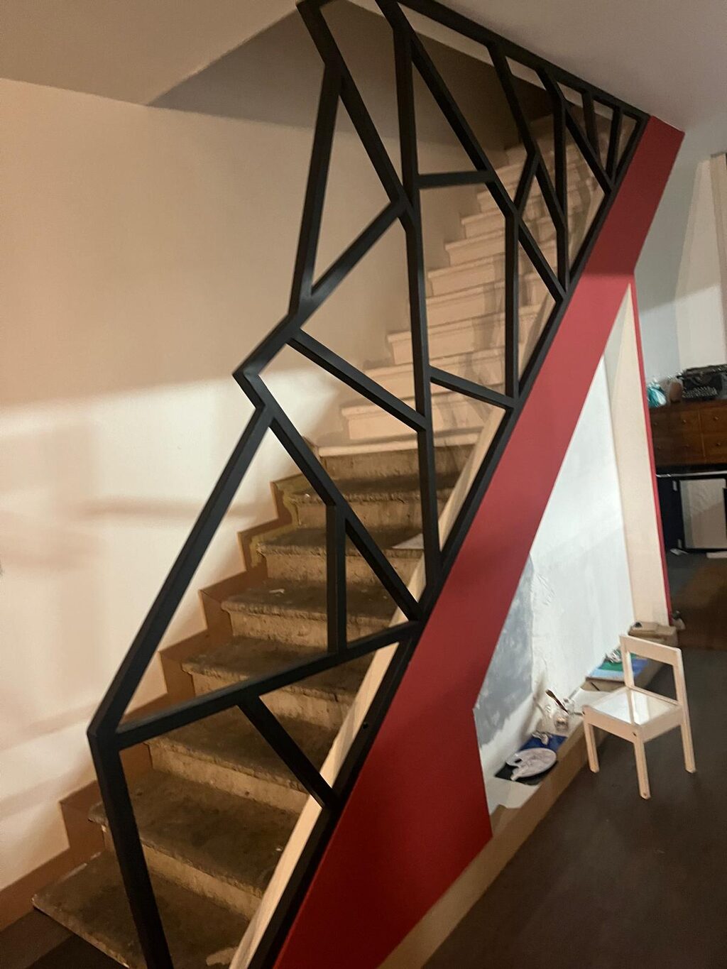 Escalier avec garde-corps en tube artistique